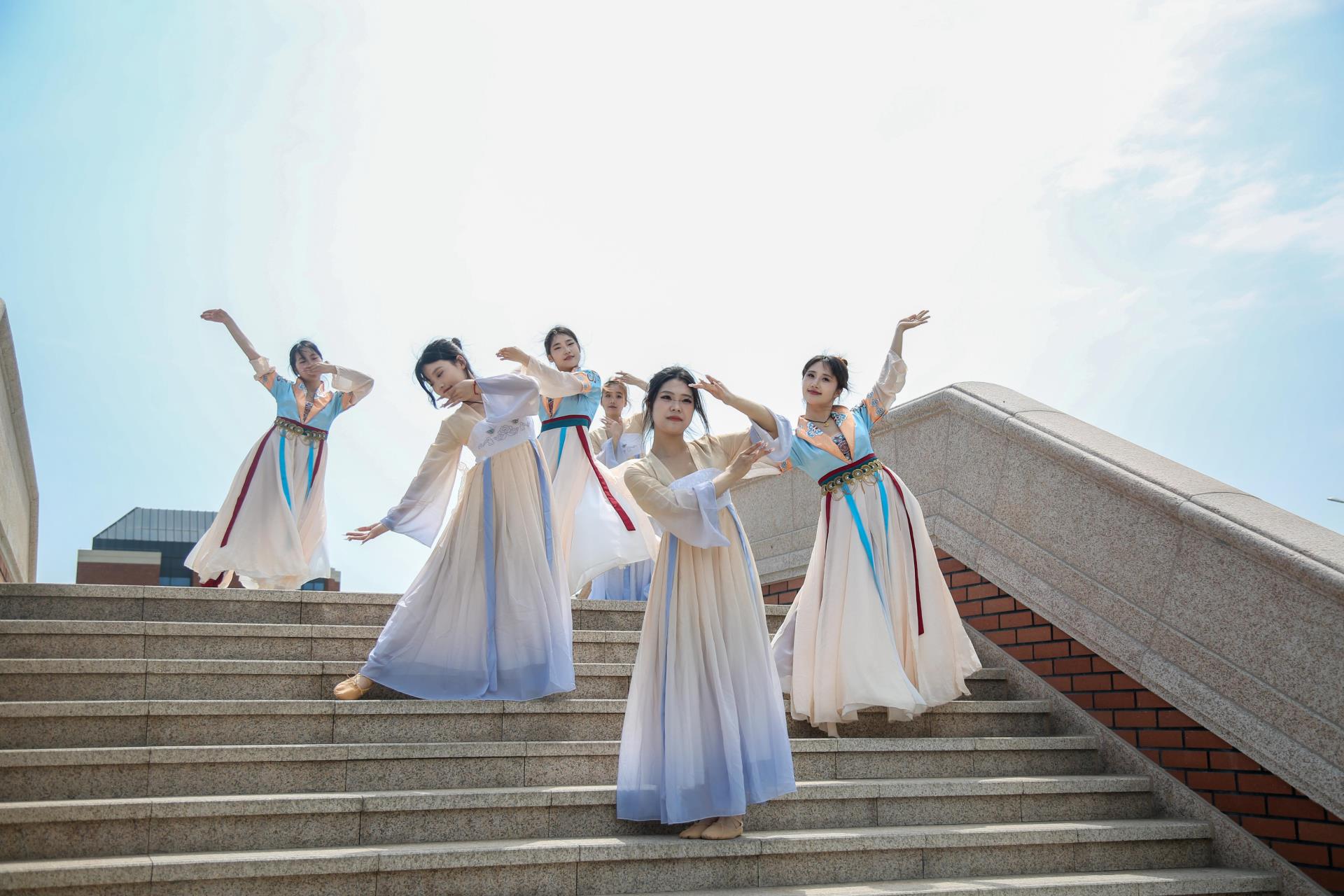 The school held the first Recitation Culture Festival